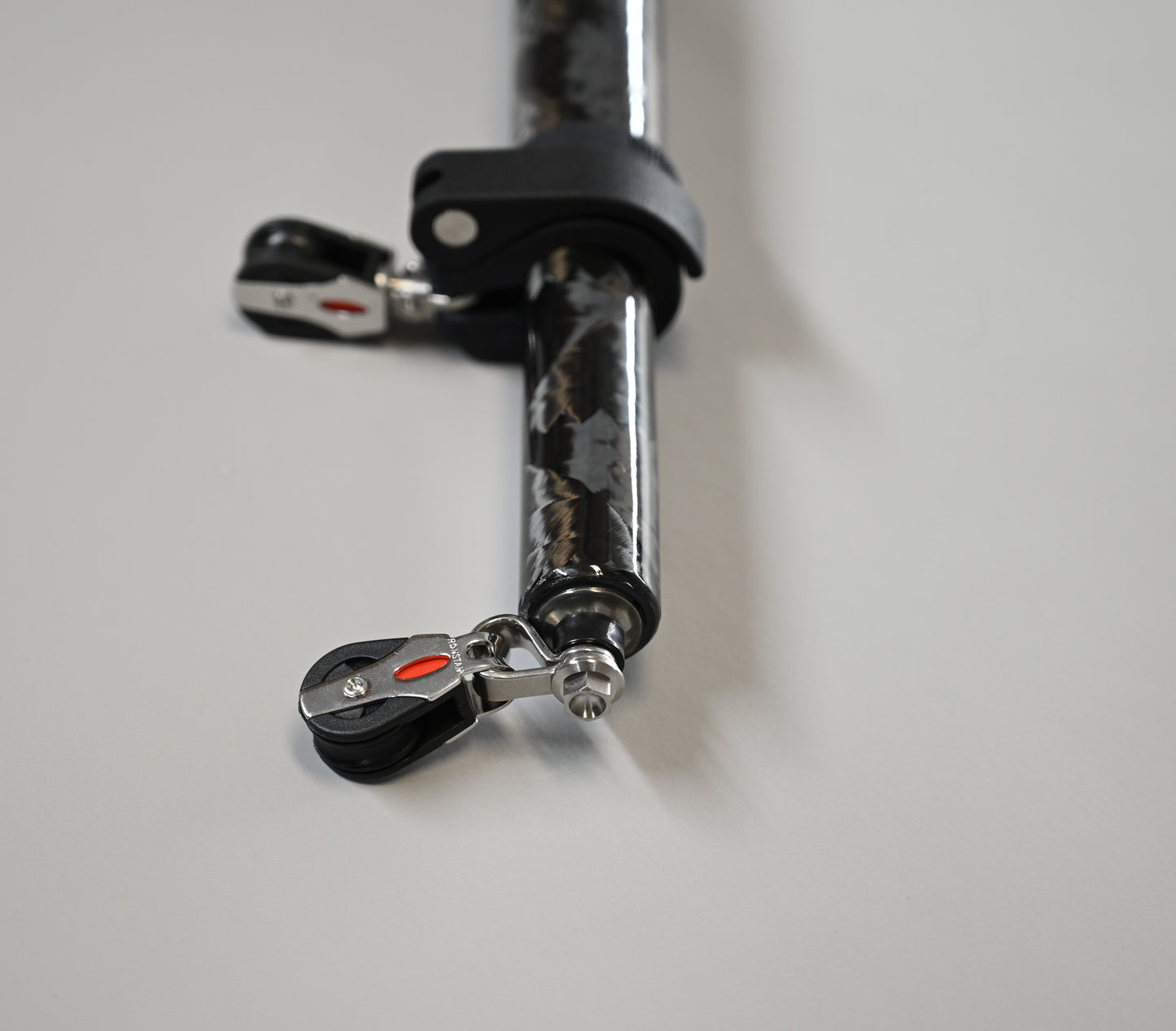 Filament Wound Carbon Fiber Retractable Outriggers